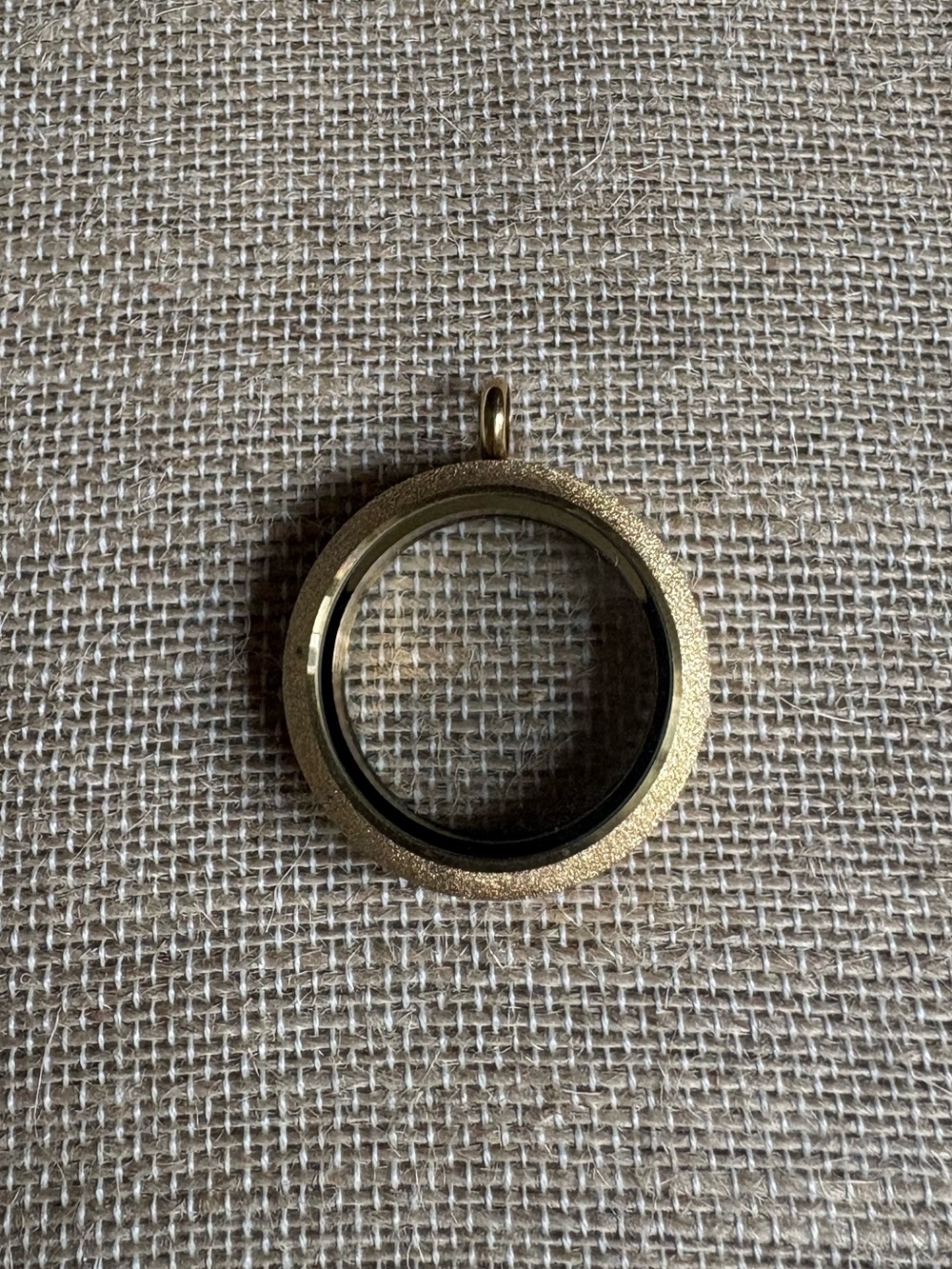 Origami Owl Large Gold Etched Locket 🩵